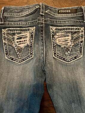 VIGOSS Size W25 L29 Classic Fit Georgia Skinny Jeans
Free T-Shirt with purchase!